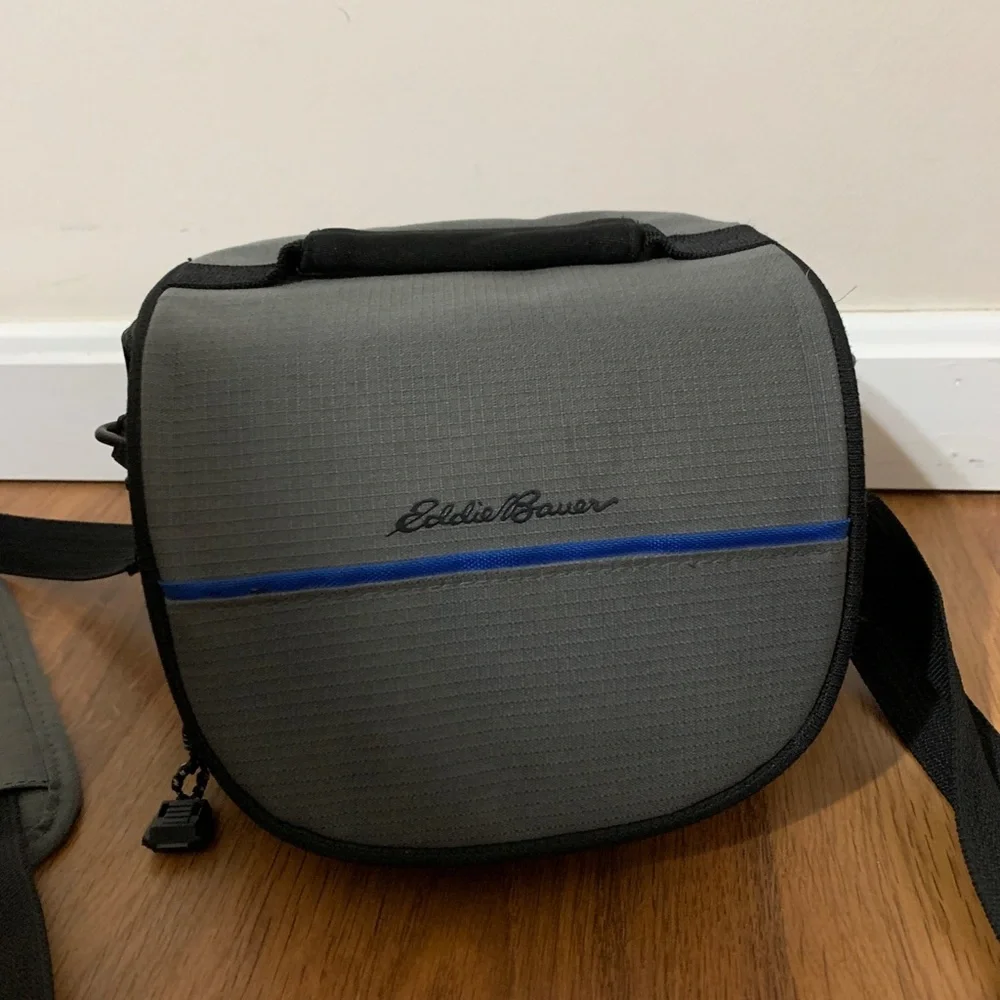 EDDIE BAUER CAMERA, CAMCORDER OR TRAVEL BAG WITH SHOULDER STRAP CLASSIC